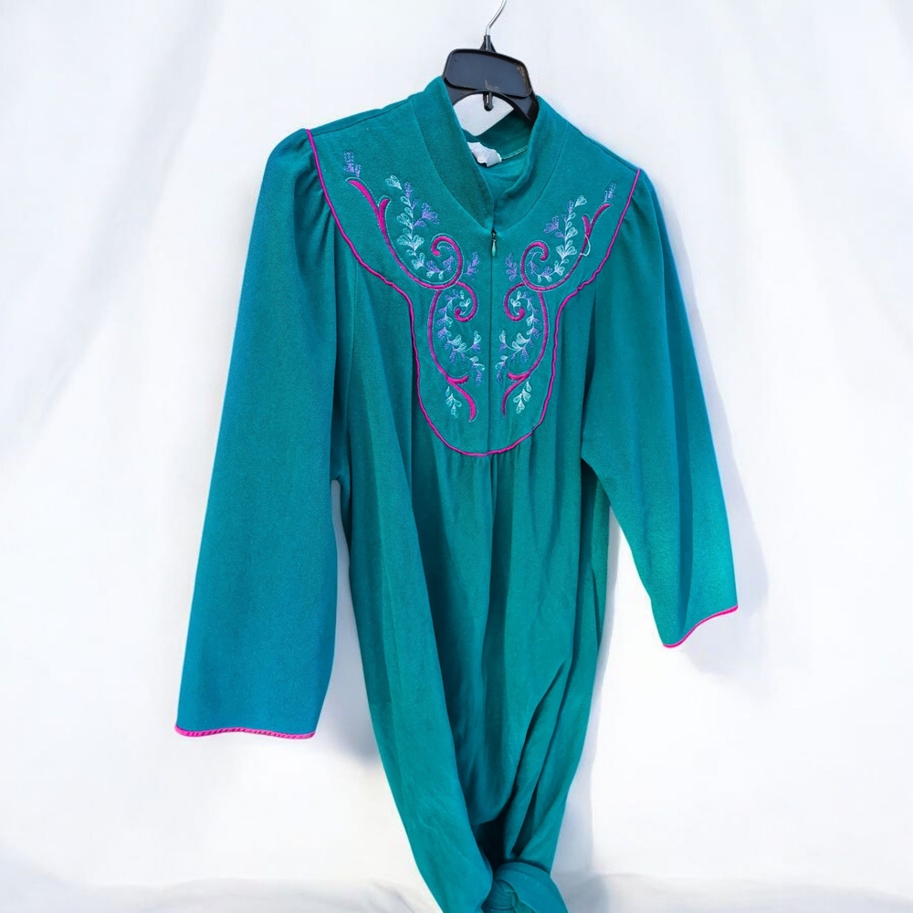 Vanity Fair Turquoise Robe with Lavender Detailing